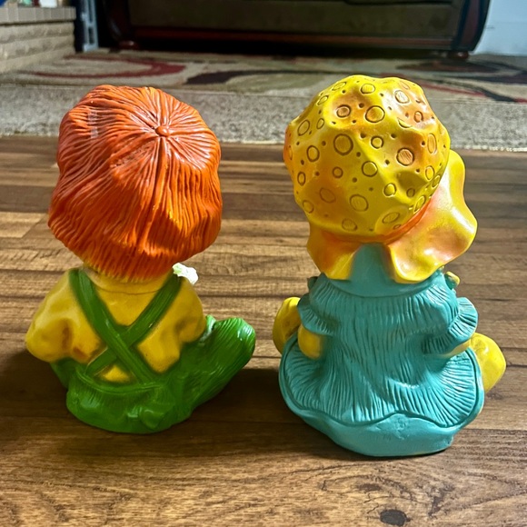 Universal Statuary Corp. • Yellow/Orange • Vintage • Boy & Girl • Statue Set - Picture 9 of 16